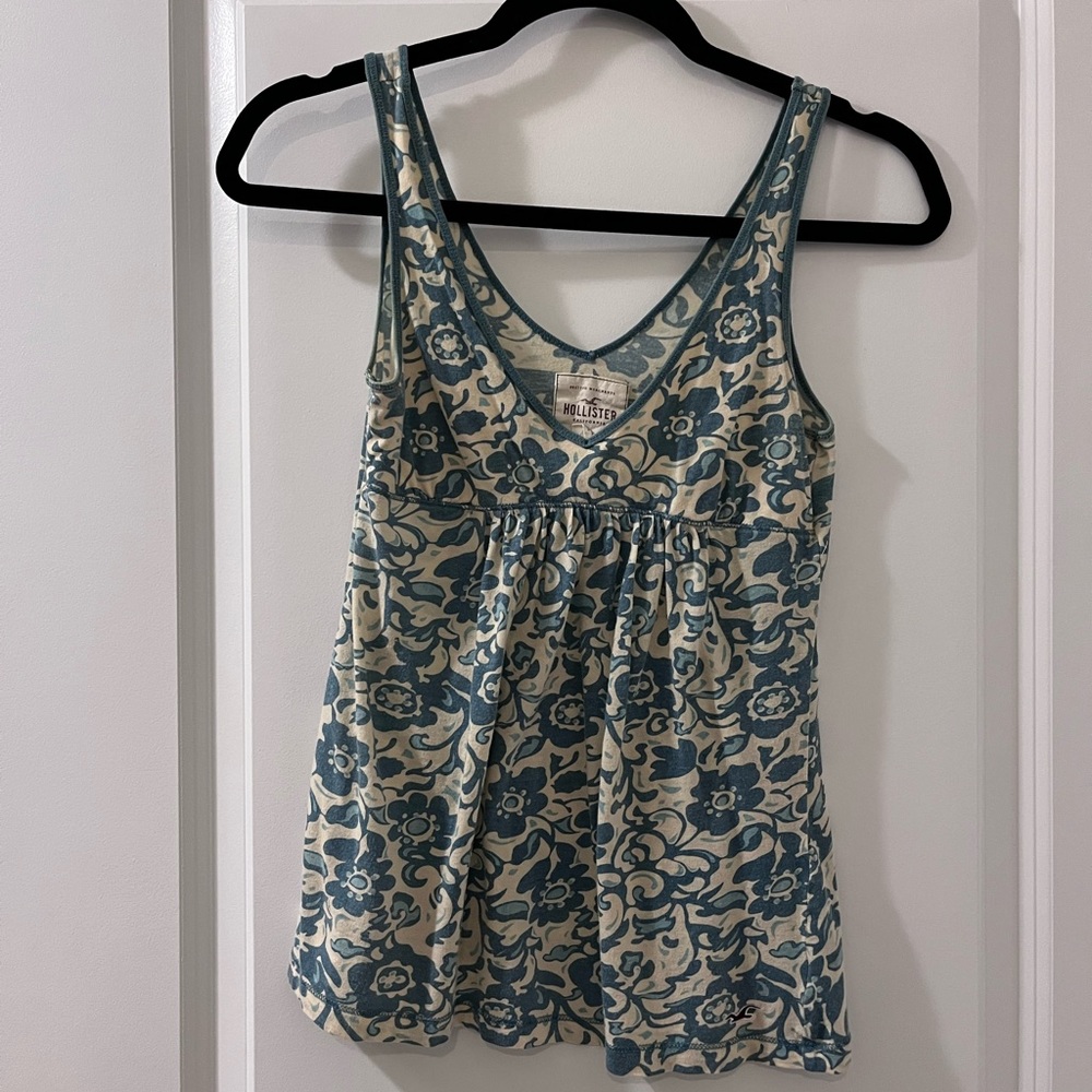 Hollister tank top . Size XS .